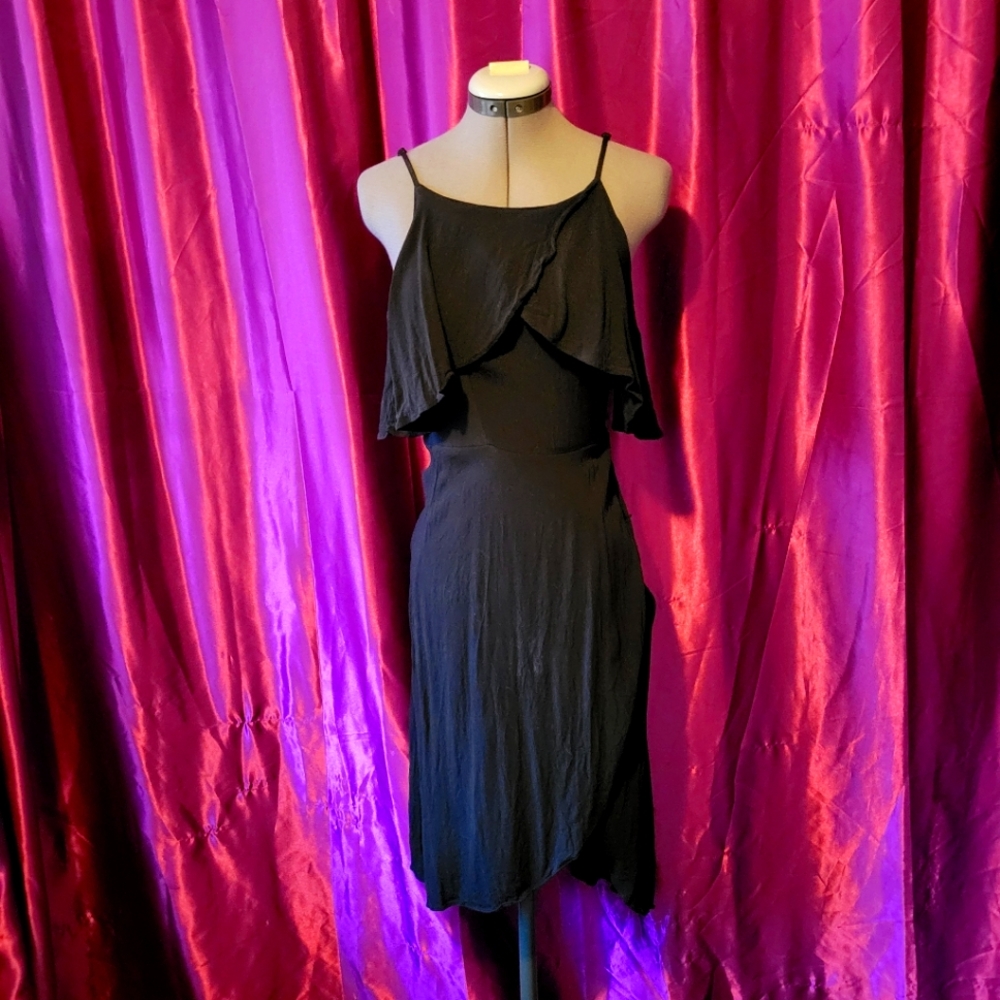 Beautiful lightweight faux wrap dress by Lulus!